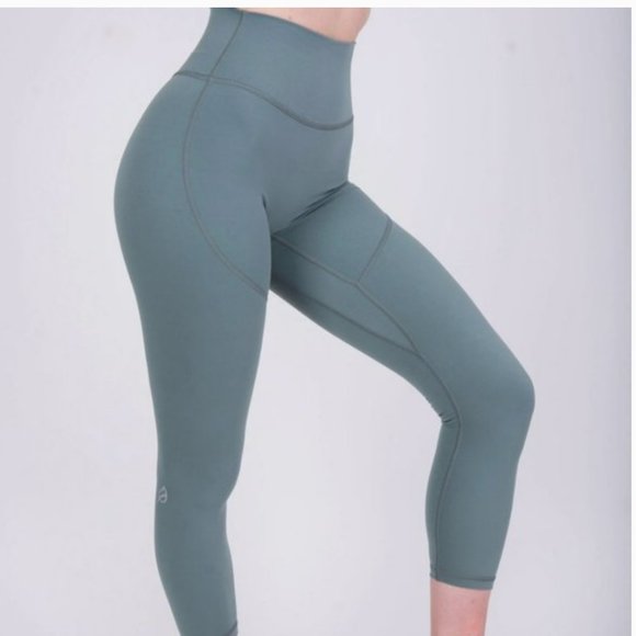 P'tula Pants - Ptula 23 in Shelby Leggings in Basil